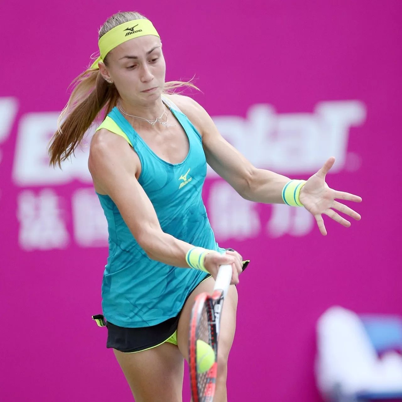 包含重返赛场引发热议！，Ning在塞尔维亚队比赛中比赛规则变更赛场气氛高涨的词条